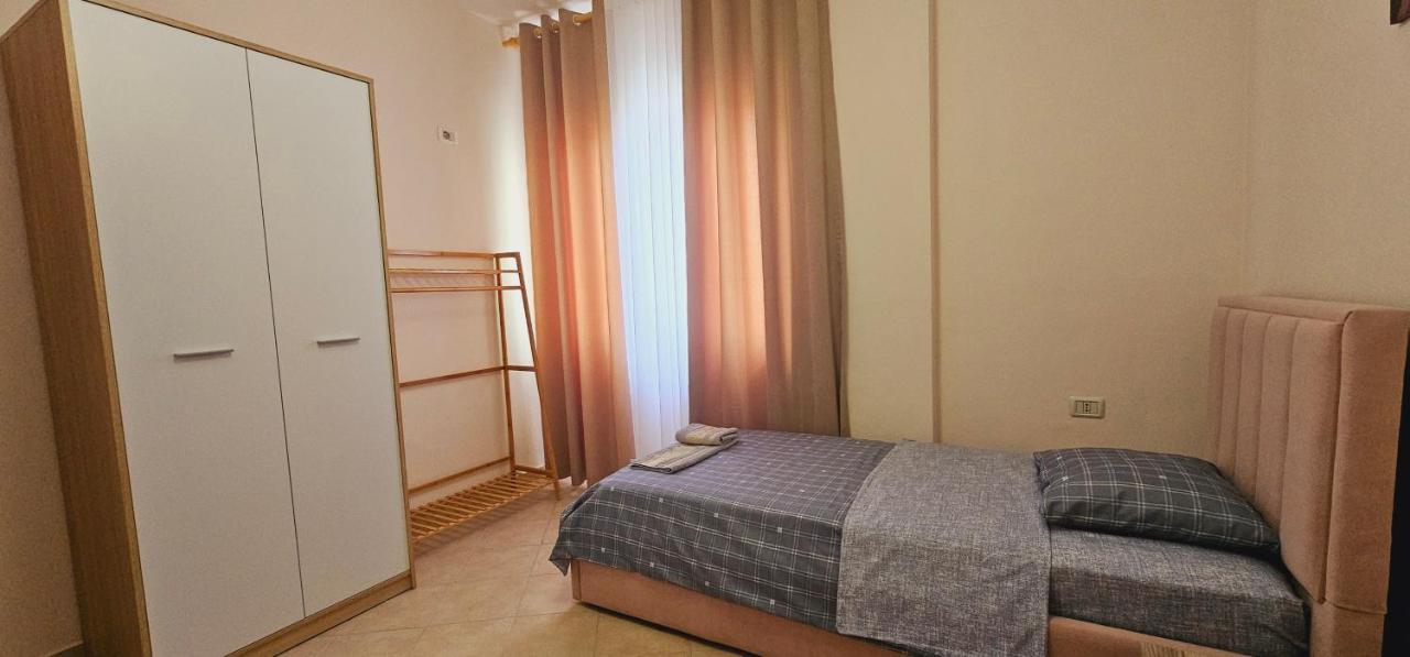New Bazaar Side Bliss 2 Bed Room Apt With Free Garage Tirana Zewnętrze zdjęcie
