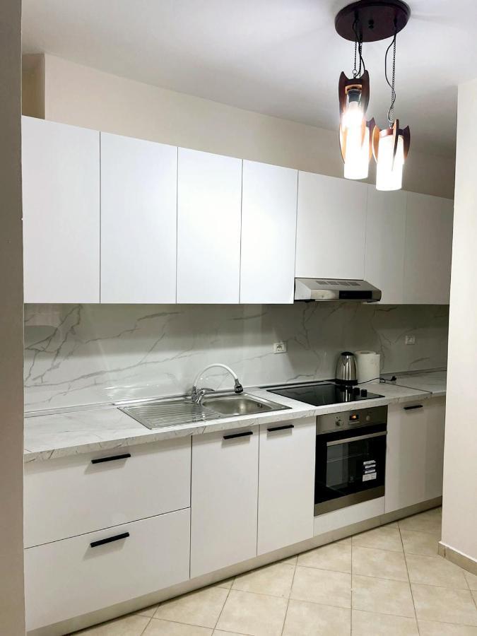 New Bazaar Side Bliss 2 Bed Room Apt With Free Garage Tirana Zewnętrze zdjęcie