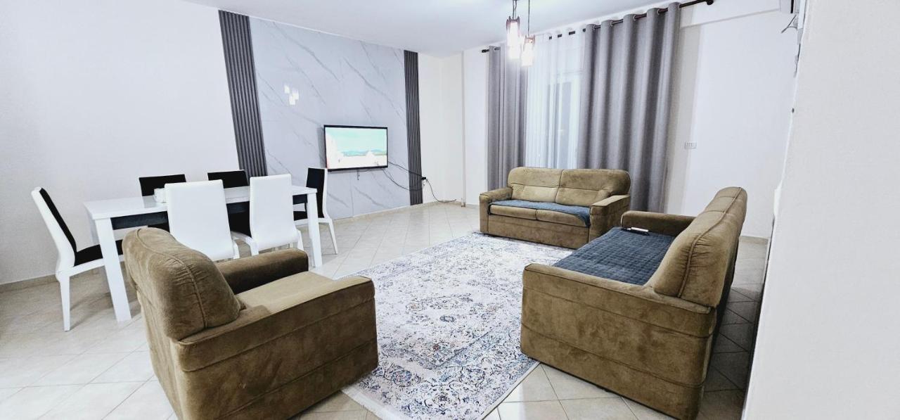 New Bazaar Side Bliss 2 Bed Room Apt With Free Garage Tirana Zewnętrze zdjęcie